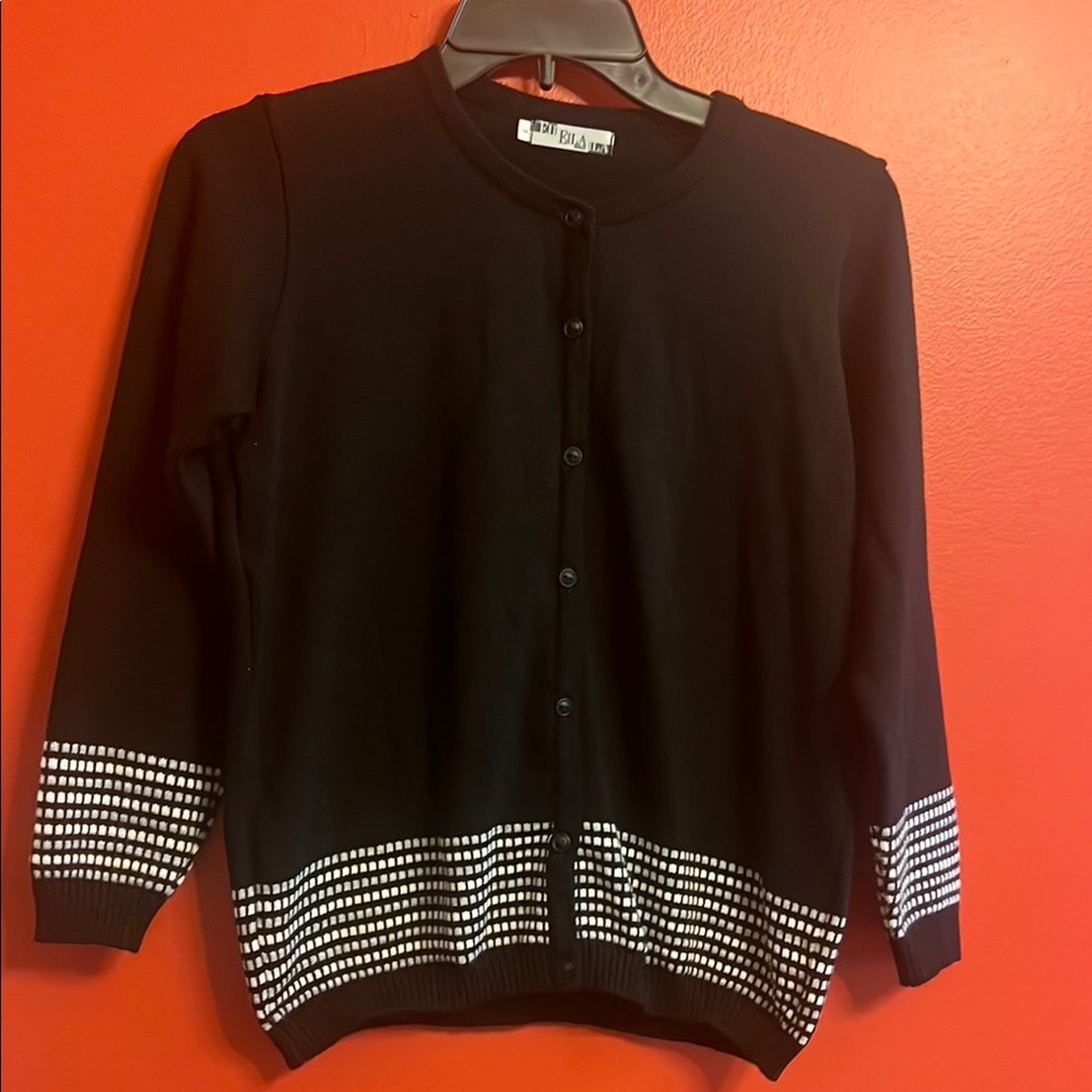 Chic Black Cardigan with White Accents size 8 ase una M